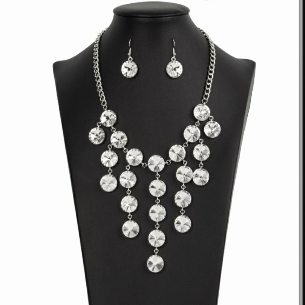 Two pieces of siler  necklace